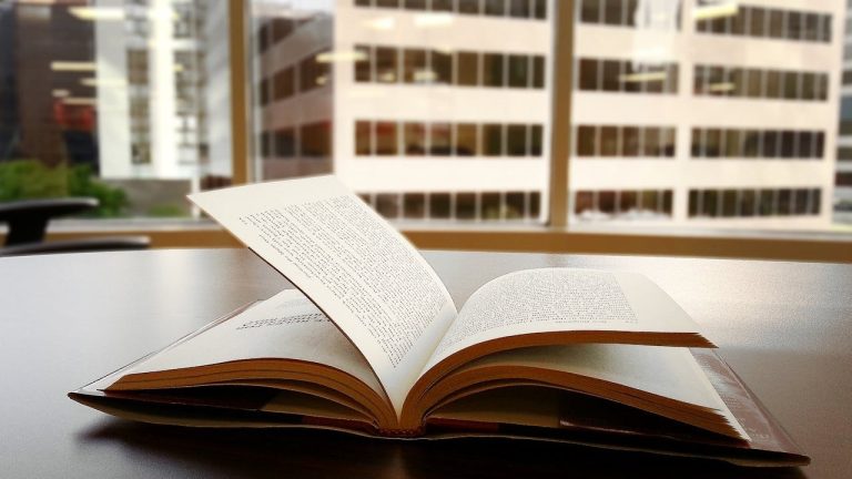 11 Cara Menerbitkan Buku Sendiri, Penulis Pemula Wajib Tahu!