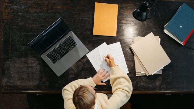 Cara Efektif Meningkatkan Kemampuan Menulis yang Perlu Kamu Coba