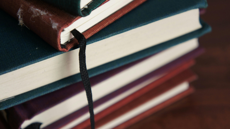 7 Langkah Menulis Resensi Novel yang Menarik dan Informatif