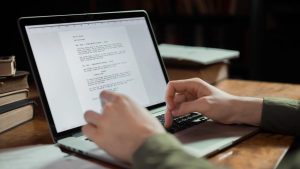 Tips Merevisi Naskah Buku agar Lebih Rapi dan Siap Diterbitkan