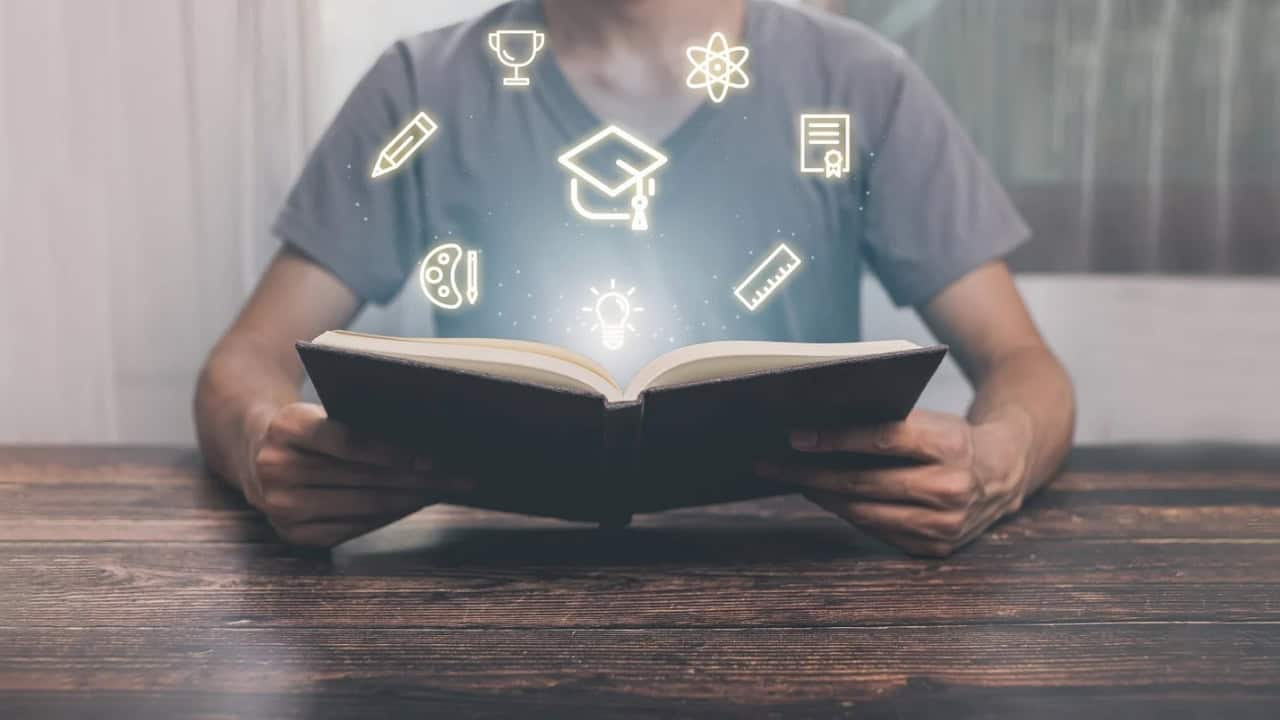 7 Alasan Pentingnya Penulis Mempromosikan Buku di Media Sosial