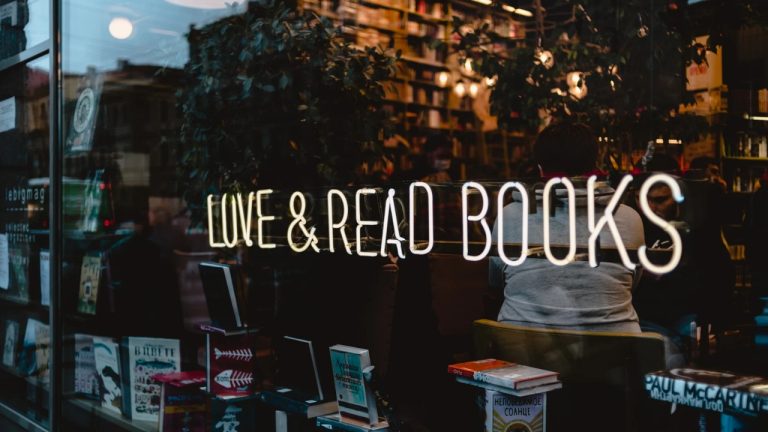 Strategi Promosi Buku di Instagram yang Perlu Penulis Coba untuk Meningkatkan Penjualan