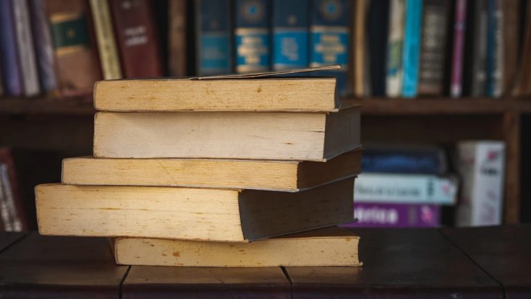 Kenali 10+ Manfaat Mengkonversi KTI (Karya Tulis Ilmiah) Menjadi Buku