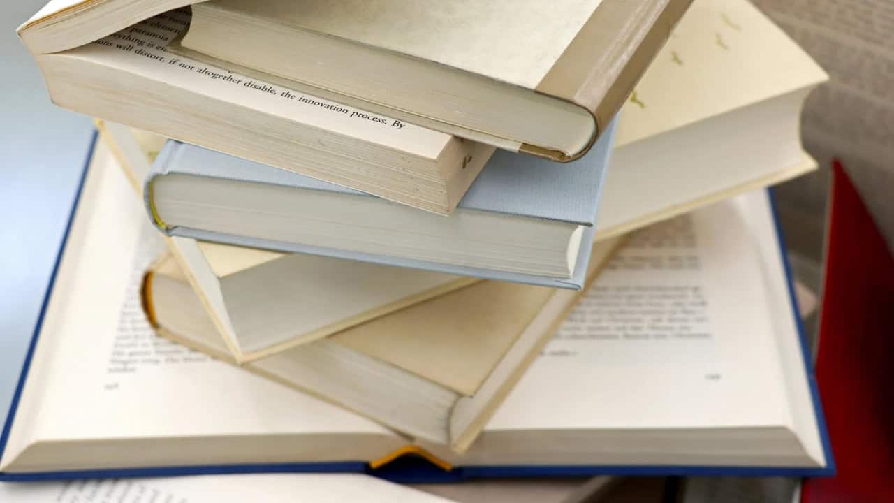 Simak 8 Manfaat Menerbitkan Buku bagi Dosen