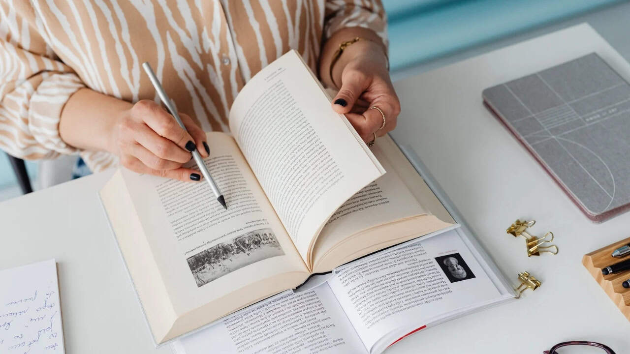 10 Cara Membedakan Buku Bajakan dan Buku Asli, Yuk Lebih Teliti!