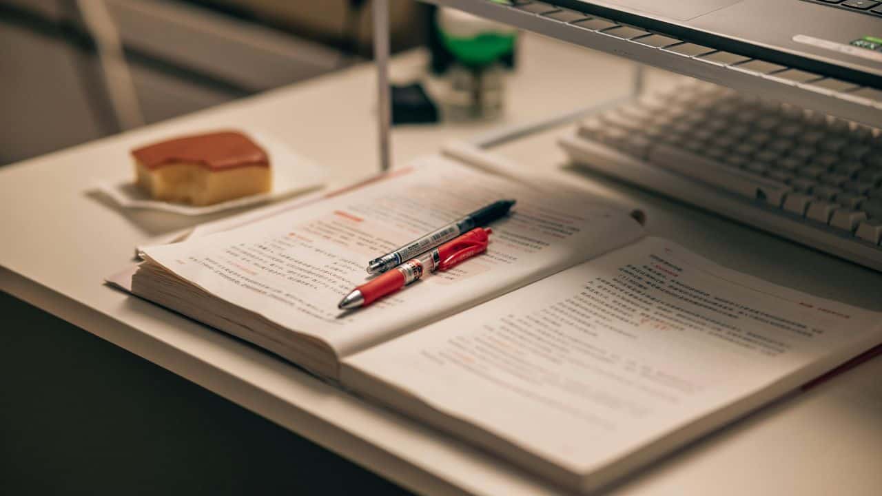 Perbedaan Penerbitan dan Percetakan Buku yang Perlu Dipahami Penulis