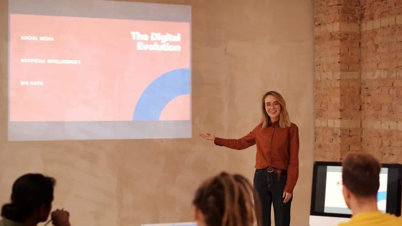 Susunan dan Isi PPT Sempro (Seminar Proposal)