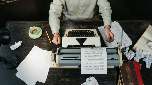 3 Jenis Latar Cerita Novel, Cerpen Maupun Cerita Fiksi Lainnya dan Contohnya