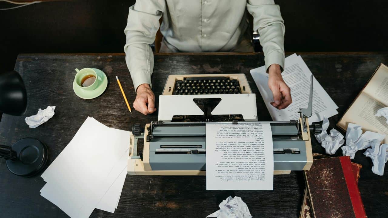 3 Jenis Latar Cerita Novel, Cerpen Maupun Cerita Fiksi Lainnya dan Contohnya