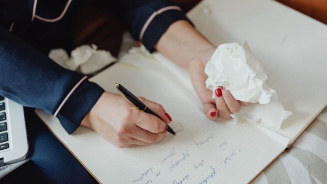 9 Cara Menemukan Ide Cerita Novel yang Kuat, Orisinal, dan Disukai Pembaca
