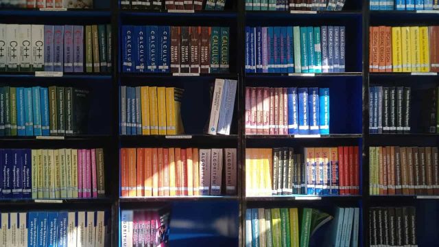 Apa Bedanya Menerbitkan dan Mencetak Buku? Simak Jawabannya di sini!