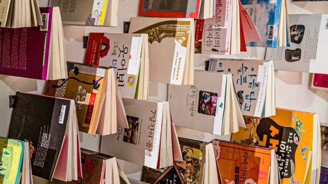 Rekomendasi Jenis Kertas untuk Cover Buku yang Berkualitas, Kokoh dan Tahan Lama