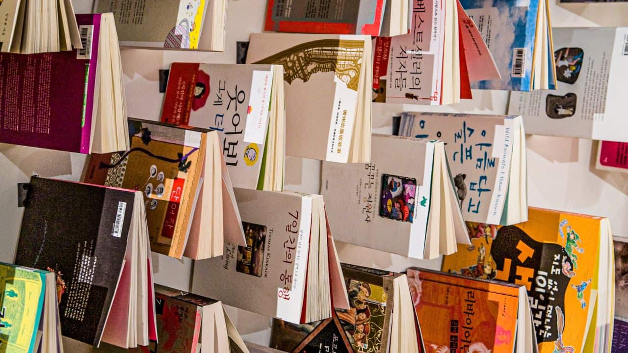 Rekomendasi Jenis Kertas untuk Cover Buku yang Berkualitas, Kokoh dan Tahan Lama