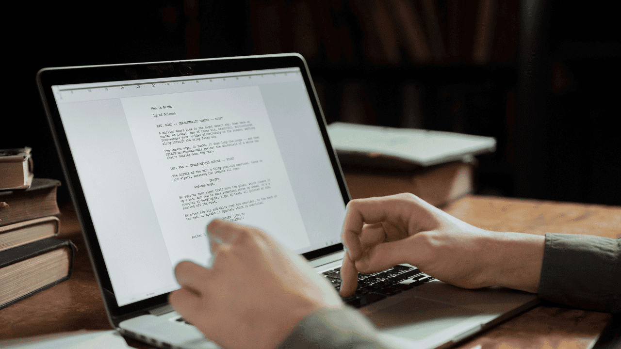 10 Cara Menjadi Editor Buku Profesional yang Dicari Penerbit