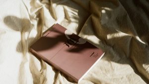 8 Kesalahan Fatal Desain Cover Buku yang Membuat Pembaca Skip Bukumu