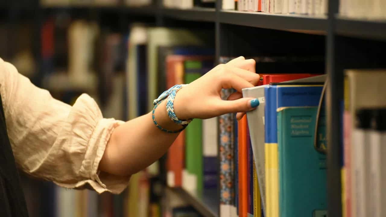 Strategi Penjualan Buku untuk Penulis Baru yang Minim Personal Branding