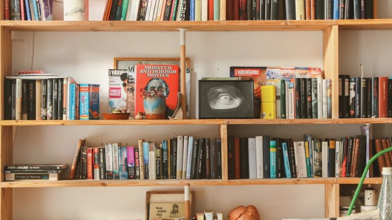 Strategi Penjualan Buku untuk Penulis Baru yang Minim Personal Branding