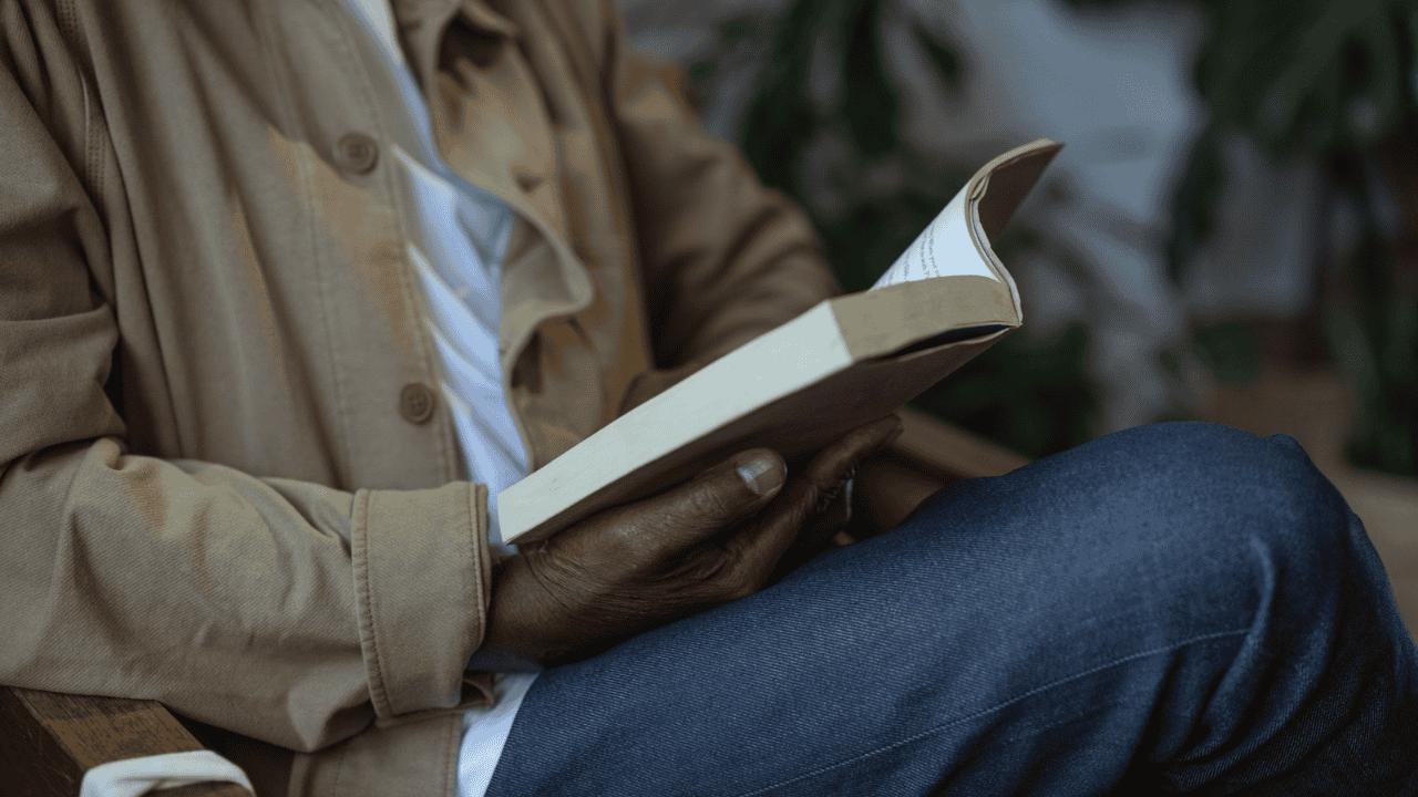 7 Manfaat Membaca Buku Biografi yang Perlu Diketahui